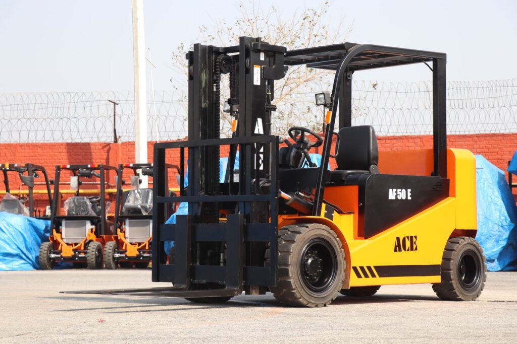 forklift electric warehouse