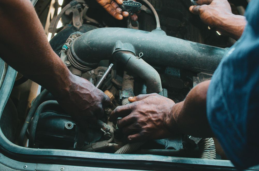service mechanic engine
