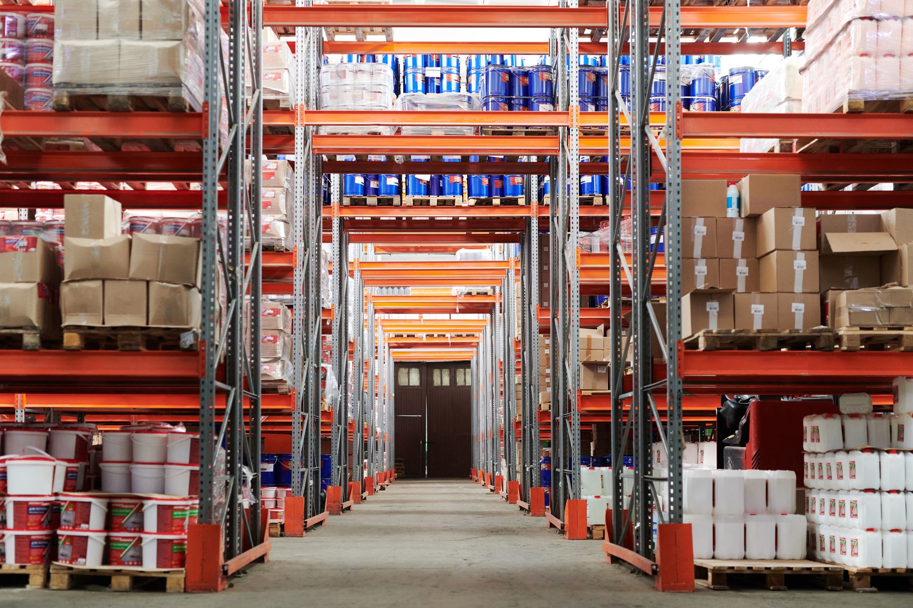 Wide aisle between pallet racking in a distribution warehouse