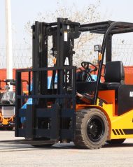 forklift electric warehouse